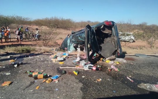 Casal morre em acidente de carro no norte da Bahia