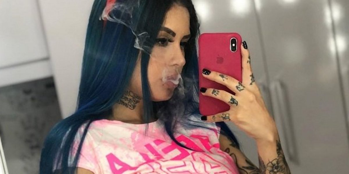 A Fazenda 14: Tati Zaqui conta para Shayan que usa maconha