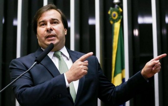 Rodrigo Maia pede demissão após governador de SP declarar apoio a Bolsonaro