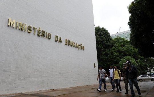 Governo Bolsonaro realiza novo corte de verbas em Institutos Federais