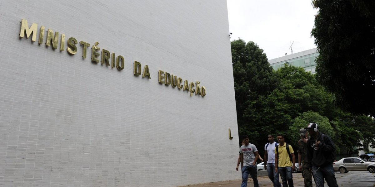 Governo Bolsonaro realiza novo corte de verbas em Institutos Federais