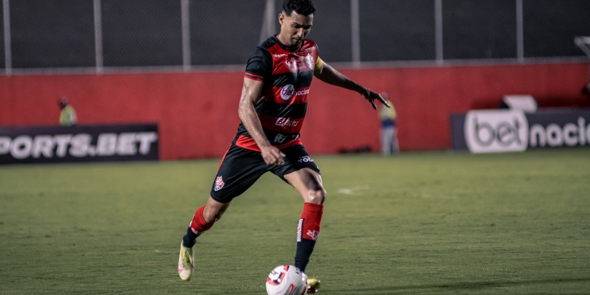 Zagueiro Alan Santos recusa proposta de renovação do Vitória e se pronuncia