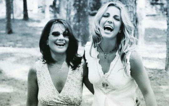   Britney Spears fala para a mãe "vá se f*der" e deseja que queime no inferno 