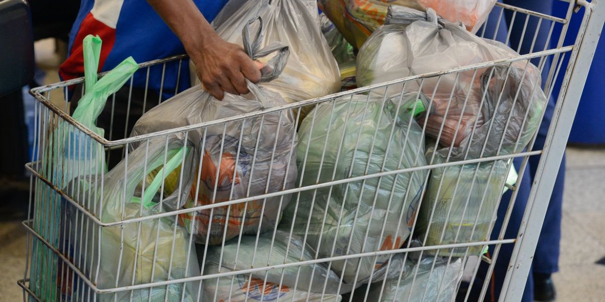 Cesta Básica tem redução de 2,37%