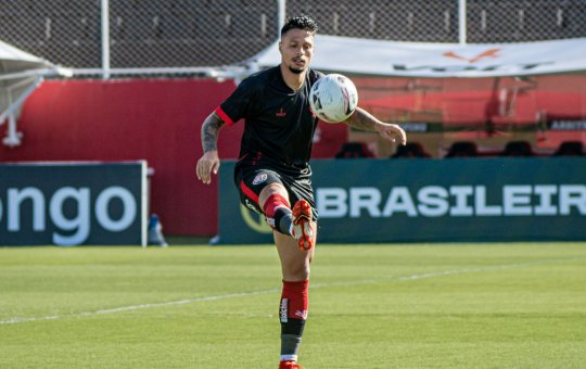 Ele fica! Vitória anuncia renovação do atacante Rafinha, artilheiro na Série C