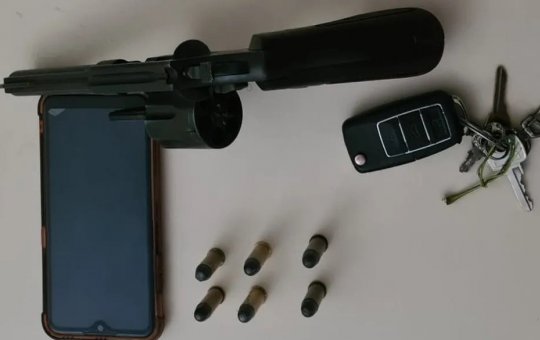 Xique-Xique: homem é preso ao ameaçar filha e esposa com arma de fogo