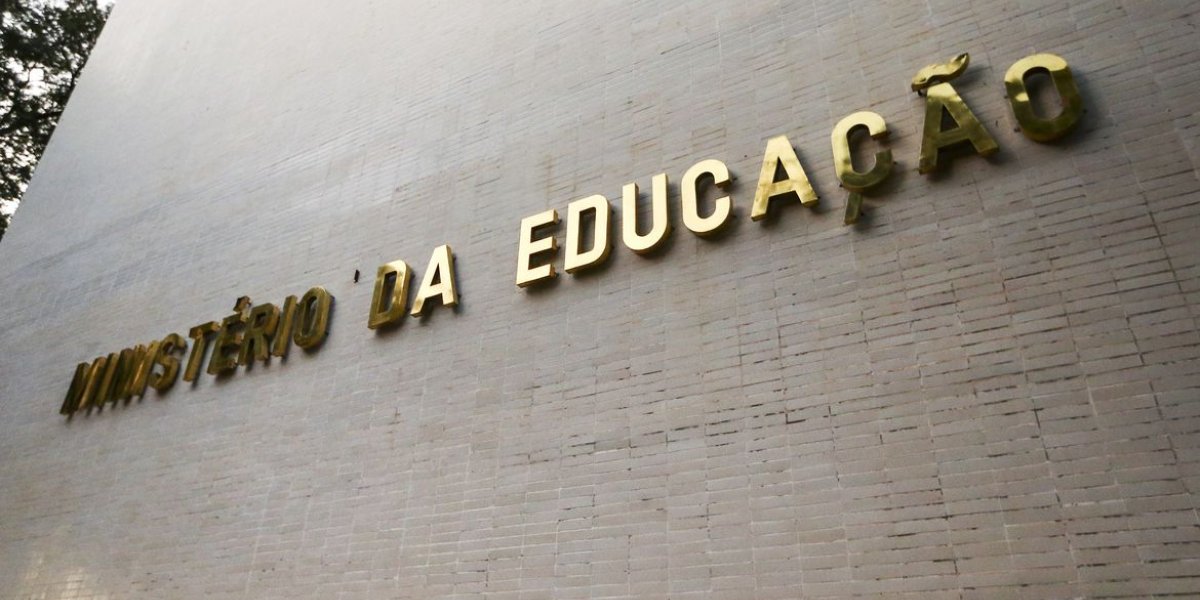 Educação anuncia desbloqueio para universidades e colégios federais