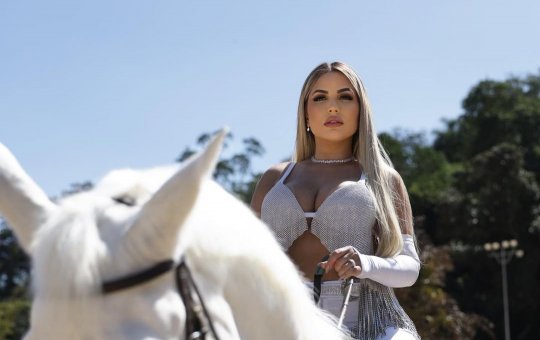 Deolane ataca de 'serial killer' e expõe desejo de beber sangue de Deborah