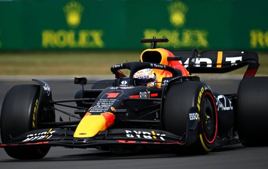 Verstappen faz pole no Japão e pode garantir título da F-1 neste domingo