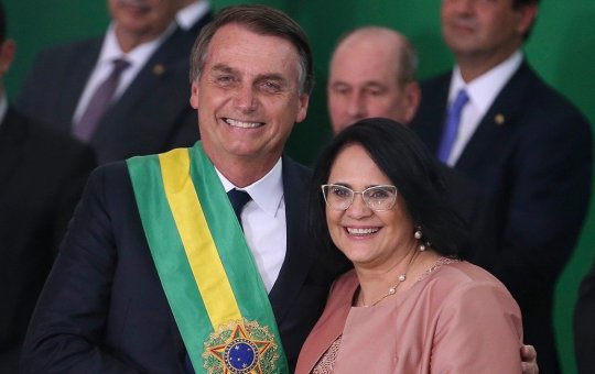 Sem apresentar provas, Damares 'revela' práticas sexuais com crianças em culto