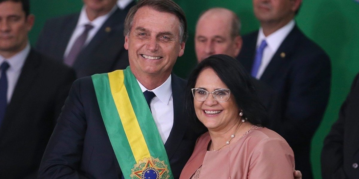 Sem apresentar provas, Damares 'revela' práticas sexuais com crianças em culto