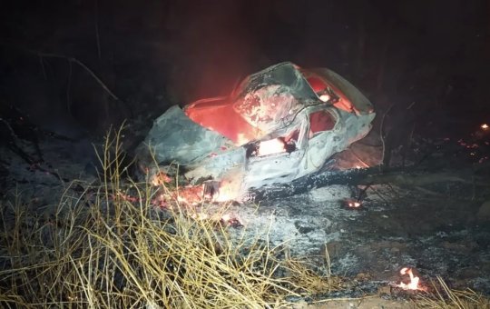 Ibotirama: homem morre carbonizado após carro capotar na BR-242