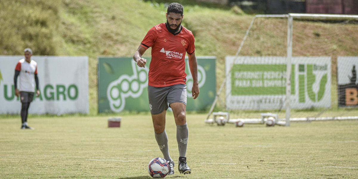 Fábio Mota revela que Wallace está fora dos planos do Vitória para 2023