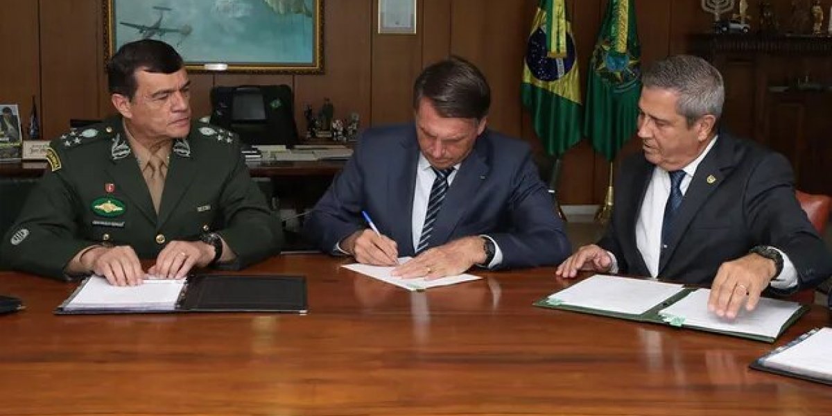 Defesa apresenta resultado de auditoria das urnas a Bolsonaro