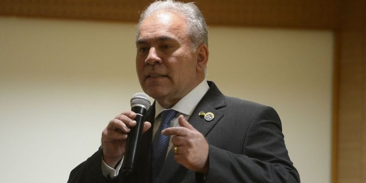 Ministro defende novo modelo de remuneração no SUS e cobra indústria