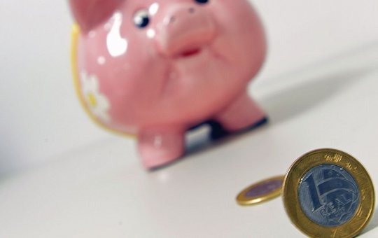 Poupança deixa de perder para inflação após dois anos