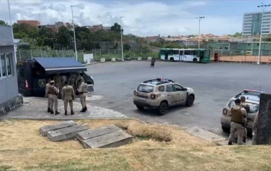 Suspeita de bomba em ônibus na Estação Mussurunga assusta passageiros