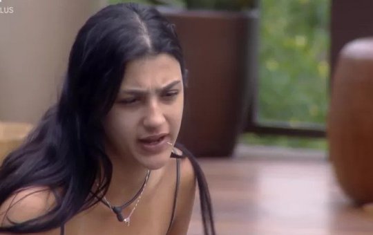 A Fazenda: Bia diz que sua mãe não acreditou sobre abuso sofrido pela peoa