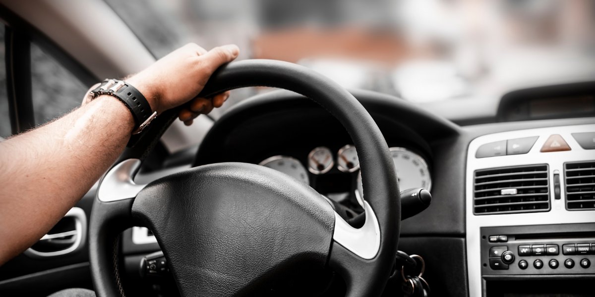 Jovem que se jogou de carro por aplicativo é transferido para o HGE em Salvador