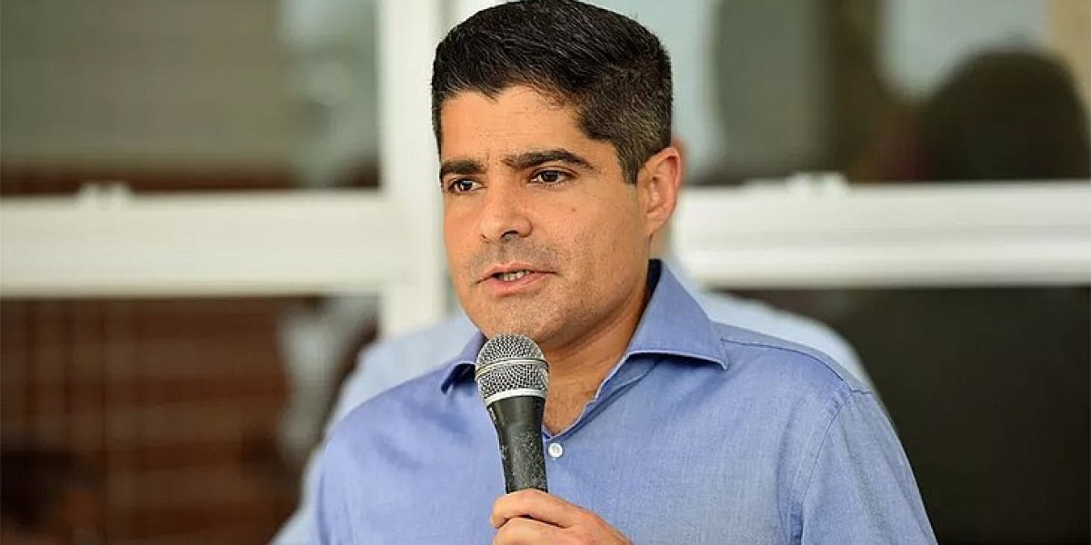 Sem Jerônimo Rodrigues, ACM Neto participa sozinho de "debate"