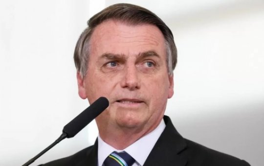 Bolsonaro diz que vai desonerar folha do setor de saúde