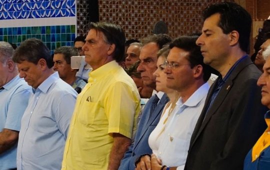 Vídeo: João Roma e Bolsonaro 'rejeitam' hóstia em Aparecida