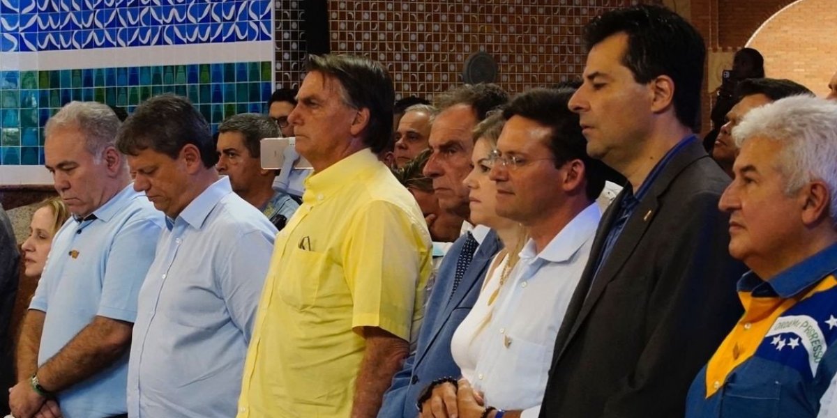 Vídeo: João Roma e Bolsonaro 'rejeitam' hóstia em Aparecida