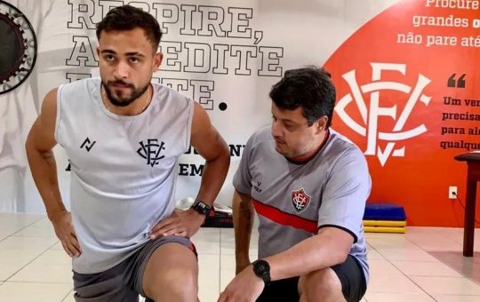 Lateral-esquerdo do Vitória, Lazaroni realiza cirurgia após se queixar de dores