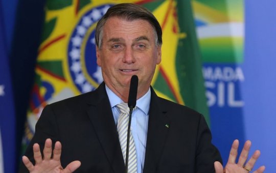 Bolsonaro afirma ter "pintado clima" entre ele e menina de 14 anos; entenda