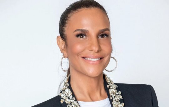 Ivete Sangalo declara apoio a Lula no 2º turno durante show em Salvador