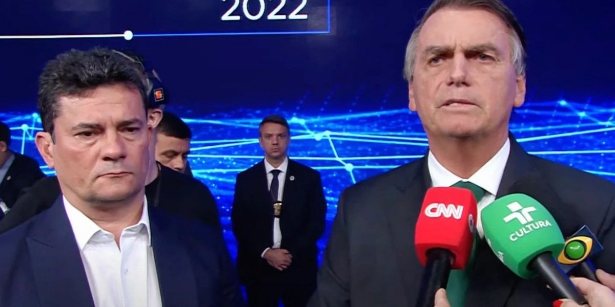 Sergio Moro deixa briga no passado e acompanha Bolsonaro em debate