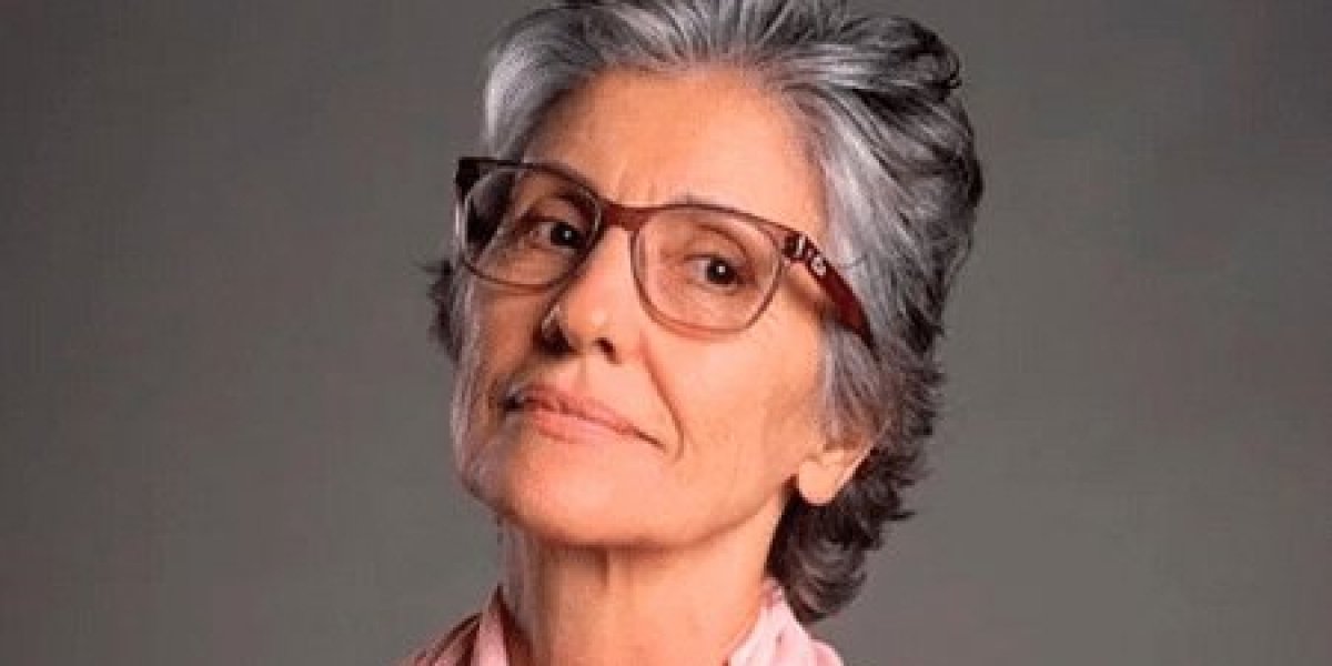 Cássia Kiss manda recado em tom de deboche para novas atrizes