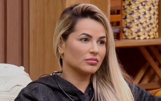 A Fazenda : Deolane e mais três peões estão na roça