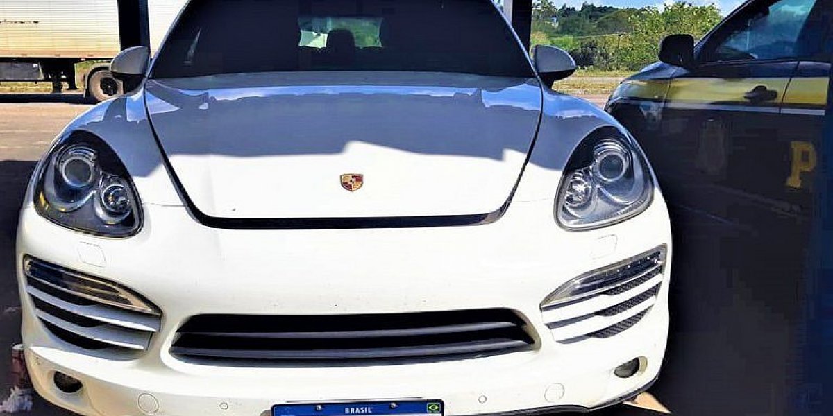 Bahia: mulher é detida após ser flagrada com Porshe roubado comprado por 40 mil