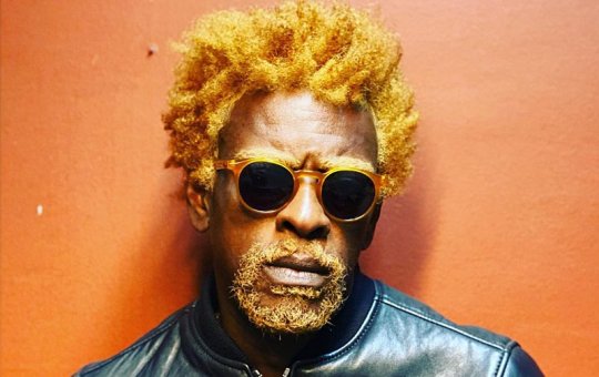 Após racismo a Seu Jorge, polícia investiga células nazistas no RS