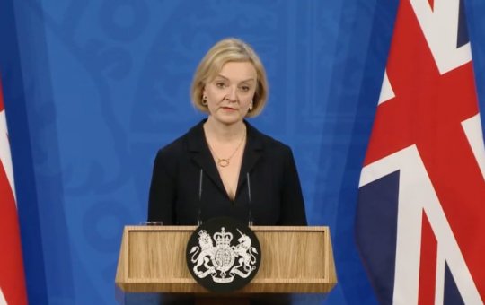 Primeira-ministra britânica anuncia pedido de demissão