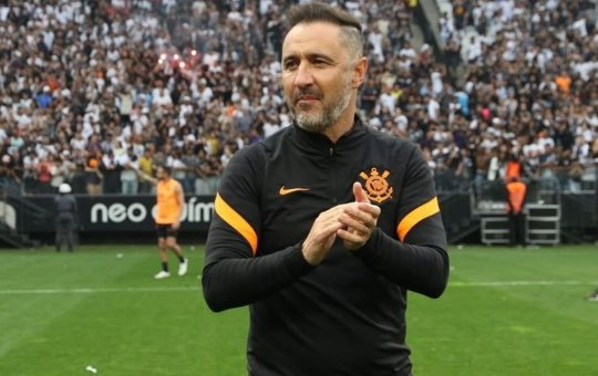 Vitor Pereira fala sobre futuro, mas não crava permanência no Corinthians