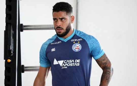 André e Matheus Bahia participam de treino e Barroca pode relacionar laterais