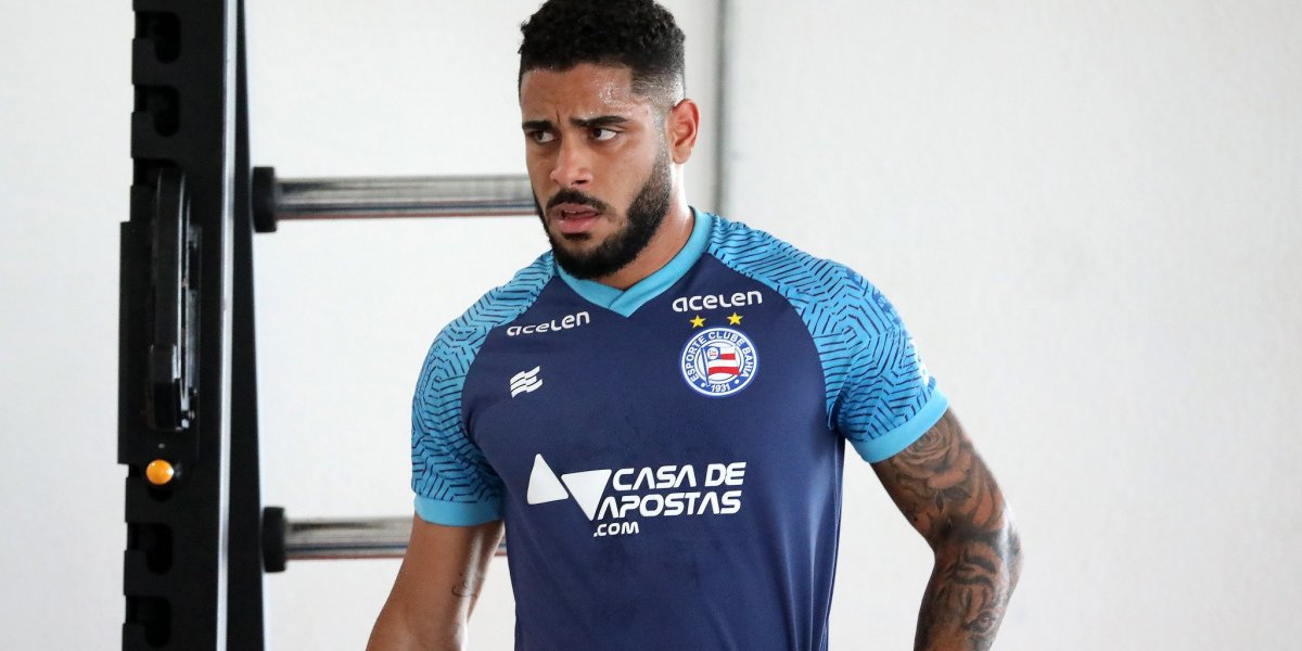 André e Matheus Bahia participam de treino e Barroca pode relacionar laterais