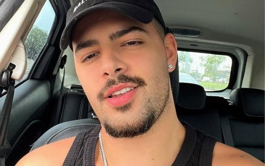 ‘Um livro aberto’ Pedro Sampaio conta sobre sexualidade e convites para BBB