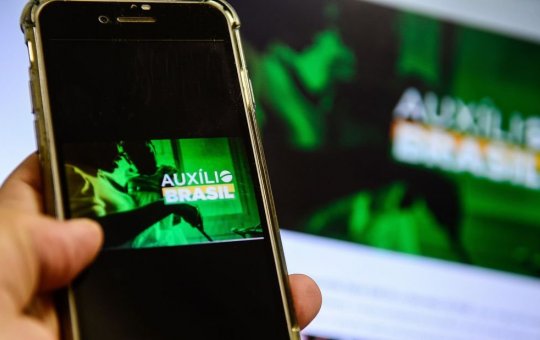 Auxílio Brasil é pago a beneficiários com NIS de final 8