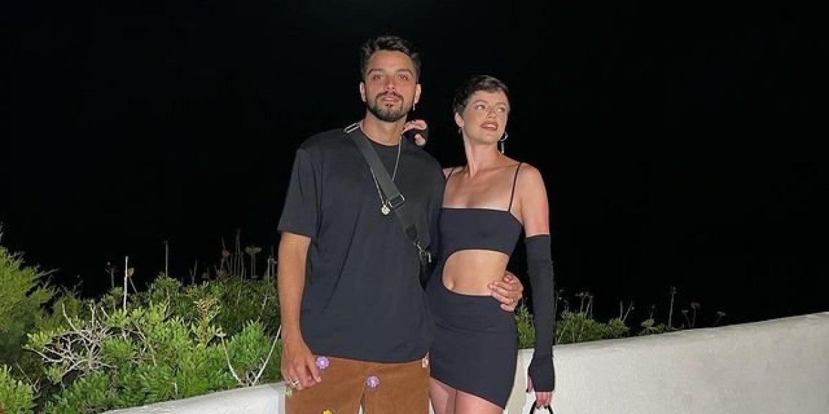 Rodrigo Simas abre o jogo sobre sexualidade e relacionamento com Agatha Moreira