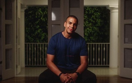 “Cansado disso”, desabafa Thiago Oliveira sobre casos de racismo