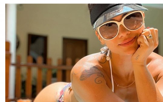 Kelly Key surge de biquíni e mostra tatuagem no quadril: “Um dia de sol”