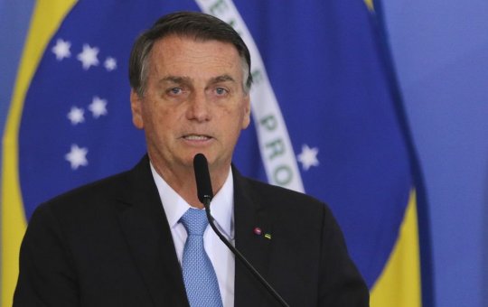Bolsonaro comparece em jogo do Palmeiras e é saudado pela torcida: "mito"