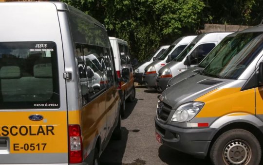 Carro de transporte escolar é roubado na Liberdade com cinco crianças dentro