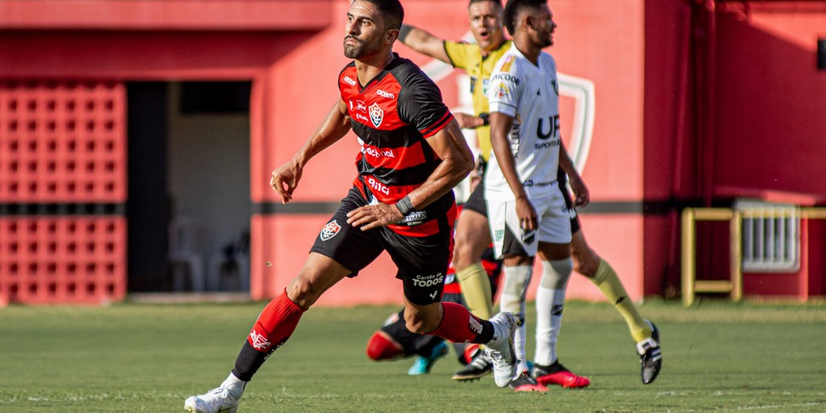 Vitória renova com o atacante Tréllez por mais uma temporada