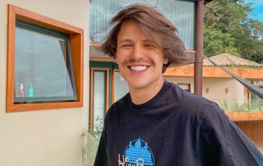 Cantor Saulo Poncio é acusado de abuso sexual durante festa