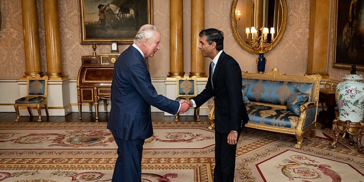 Sunak assume como premiê do Reino Unido e promete resolver crise econômica