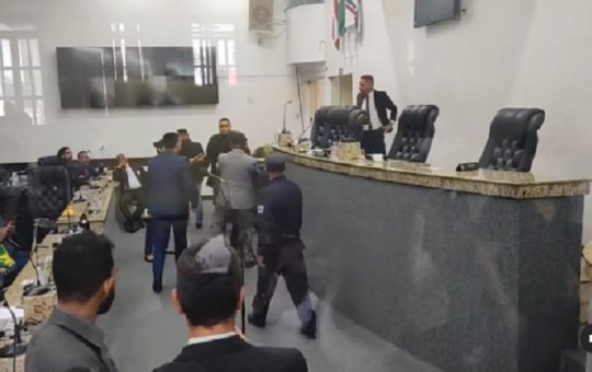 Vereadores de Feira de Santana trocam socos na Câmara Municipal
